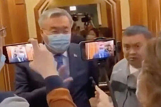 "Застрявший" в лифте с главой МИД Казахстана рассказал, как стал звездой интернета