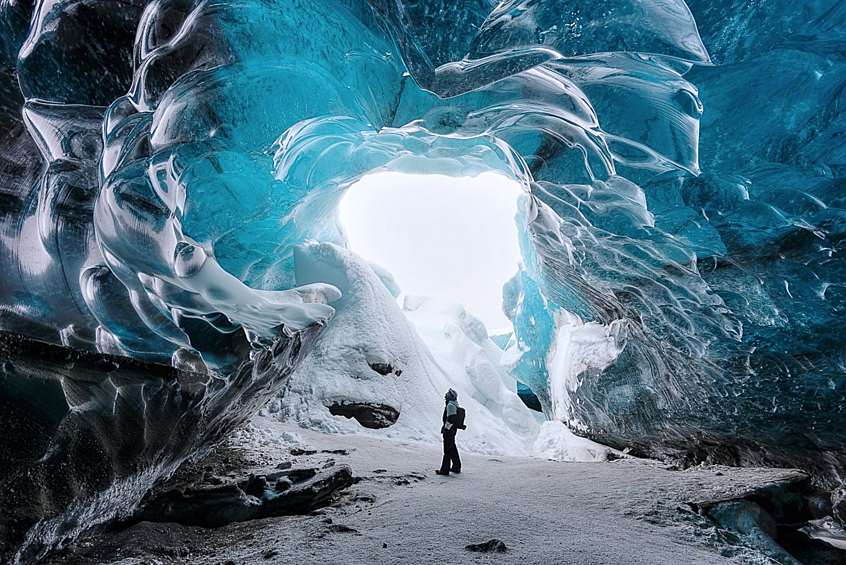 Ледяная пещера в леднике Ватнайёкюдль в Исландии.
