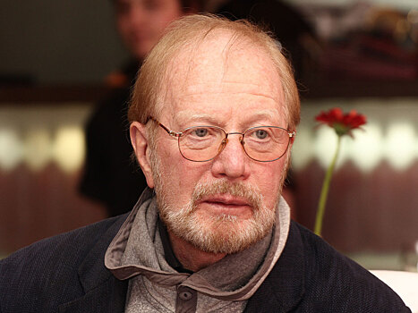 На могиле умершего 5 лет назад Альберта Филозова появился долгожданный памятник: как он выглядит