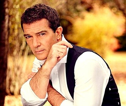 «Вылитый Пикассо»: Антонио Бандерас посетил премьеру сериала без волос и бровей