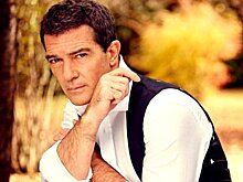 «Вылитый Пикассо»: Антонио Бандерас посетил премьеру сериала без волос и бровей