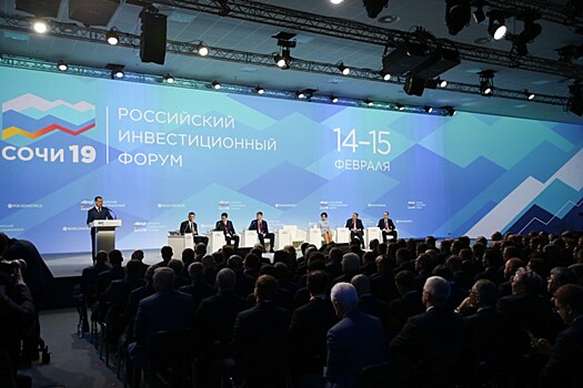 Медведев: национальные проекты помогут решить социальные проблемы России