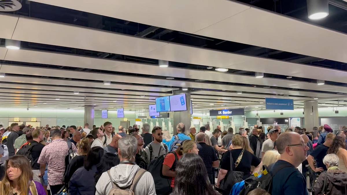 В британских аэропортах возник хаос из-за сбоя в системе пограничного контроля