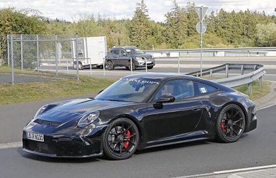 На Нюрбургринге замечен прототип мощного Porsche 911 GT3 Touring 2020