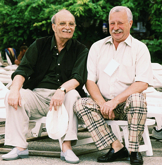 Георгий Данелия и Леонид Якубович (справа) в Сочи, 2002 год