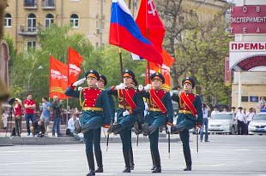 Нижнекамец стал знаменосцем на параде в Москве