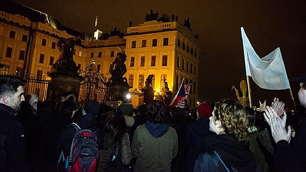 В Чешской столице прошел митинг с требованием отставки правительства