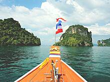 Россиянка застряла между паромом и пирсом в Таиланде и получила открытый перелом