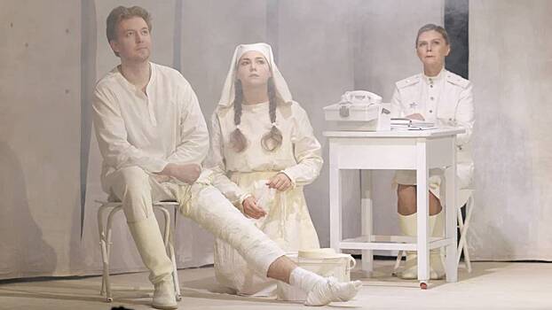 Не разделяя живых и мертвых: в Малом театре состоялась премьера спектакля «Белая палатка»