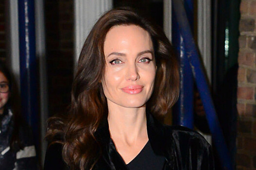Как повторить деловой стиль Анджелины Джоли