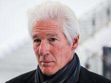 70-летний Гир в третий раз стал отцом