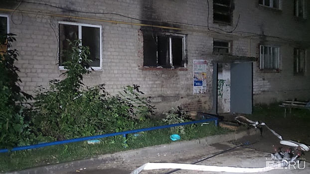 «Люди выпрыгивали из окон, чтобы спастись»: в общежитии в Компрессорном сгорели шесть комнат