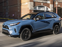Более 2 млн владельцев Toyota RAV4 оказались в опасности