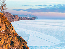 Автомобиль с россиянами провалился под лёд на Байкале