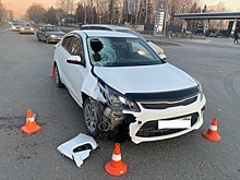 В Кировском районе водитель Lada Granta врезался в Kia Rio и сбил пешехода