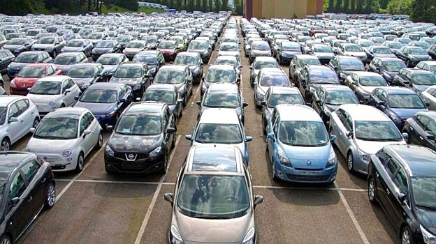 Импорт легковых машин в Россию вырос на 54,9%
