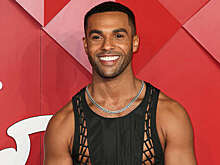 Звезда "Эмили в Париже" Люсьен Лависконт может стать новым Джеймсом Бондом