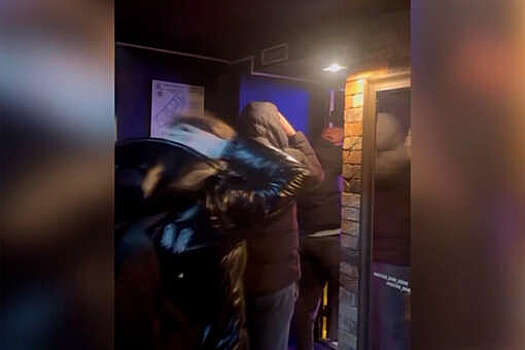 Красноярский бар закрывается после скандальной вечеринки и рейда силовиков
