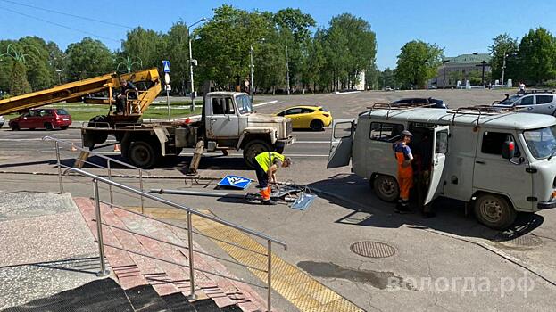 Демонтаж пешеходных переходов идет на пересечении ул. Пушкинской и Советского проспекта