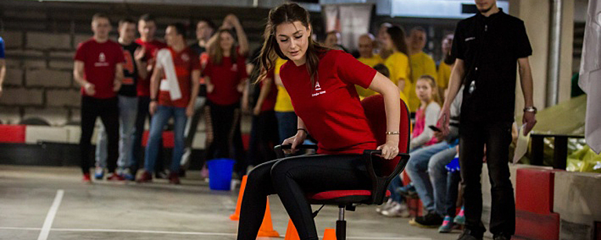 В России определили чемпиона по «дрифту» на офисных стульях