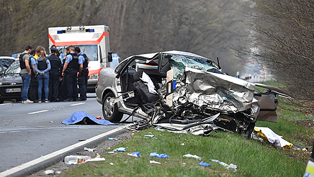 Машина полиции попала в ДТП по пути к месту крушения самолета совладельца S7