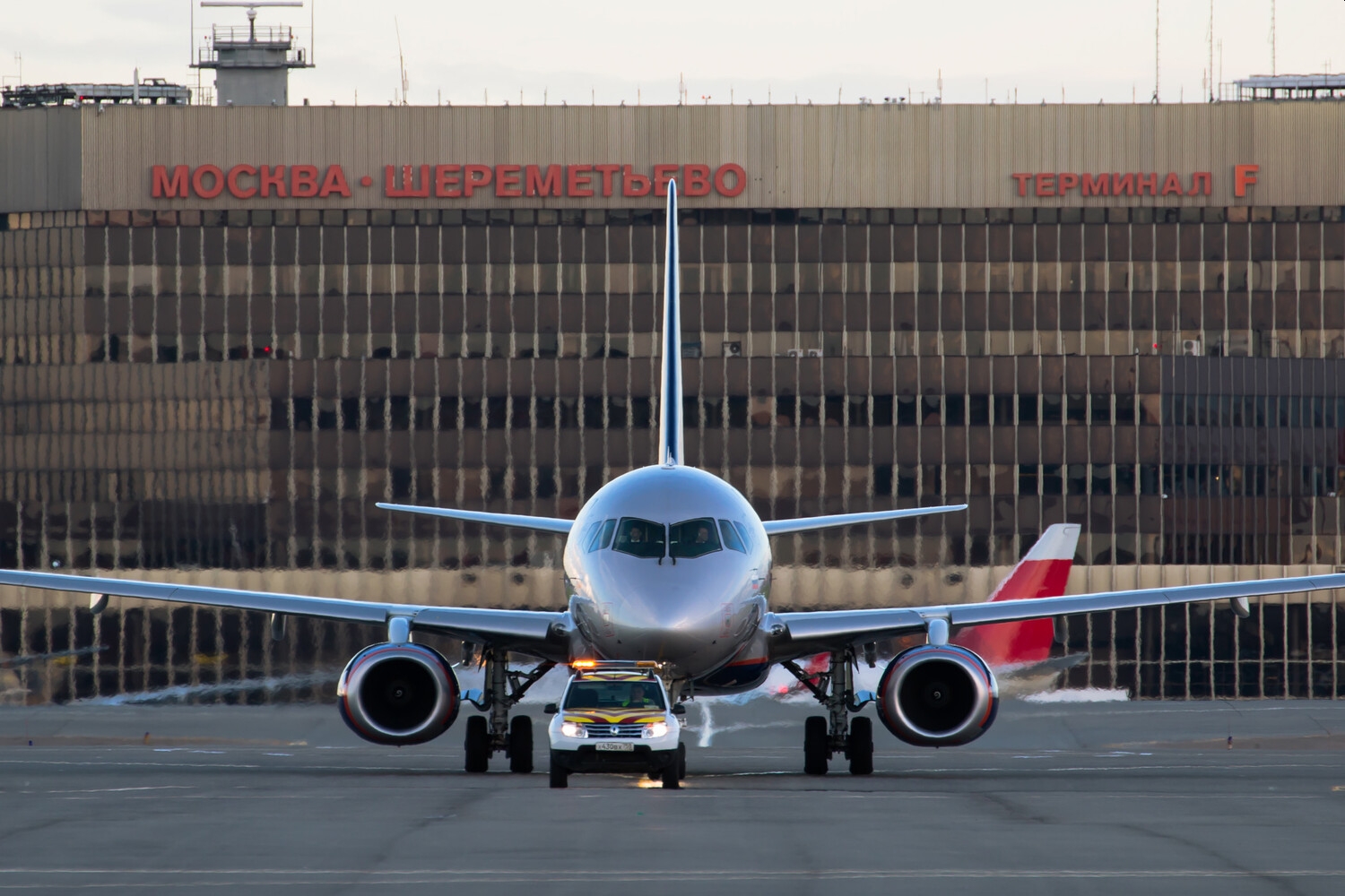 Два самолета столкнулись в московском аэропорту