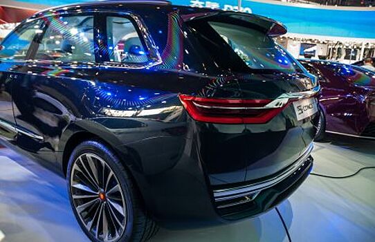 Третий кроссовер китайского премиум бренда Hongqi - снаружи Audi внутри Mercedes