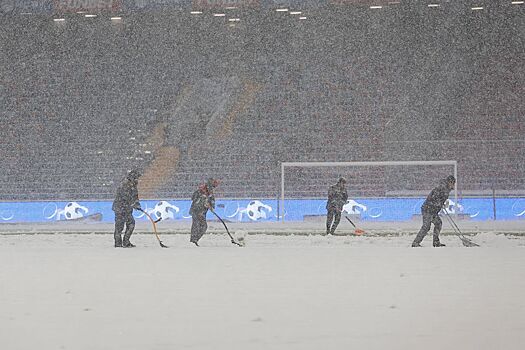 Надо ли было проводить матч между ЦСКА и «Ростовом» в такую снежную погоду?