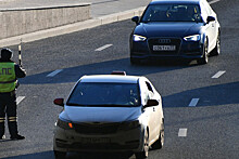 В Москве несколько машин устроили опасные маневры, а затем перекрыли Варшавское шоссе