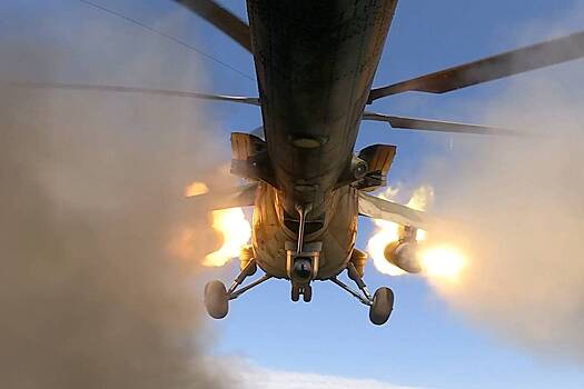 Минобороны показало удары Ми-35м по замаскированной технике ВСУ в Курской области
