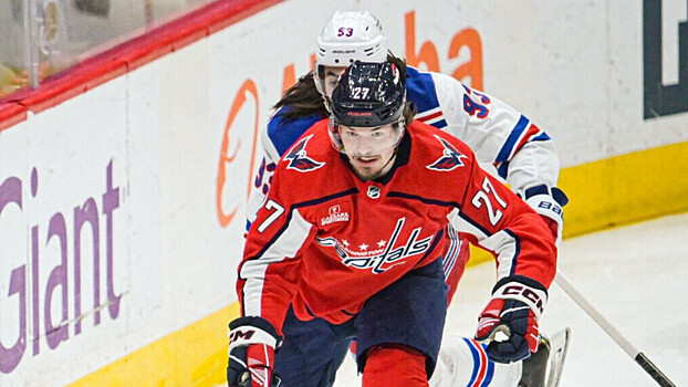 «С моих плеч упал большой груз» — российский хоккеист «Вашингтона» Алексеев о дебютной шайбе в НХЛ