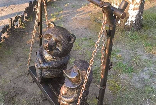 В российском аэропорту установили памятник героям мультфильма «Ежик в тумане»