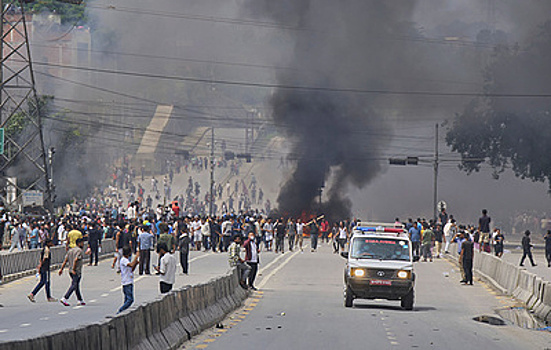 "Все сегодня сидят по домам": как российские туристы переносят протесты в Непале