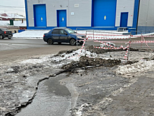 В центре Саратова коммунальный «ручей» начал подтапливать дома