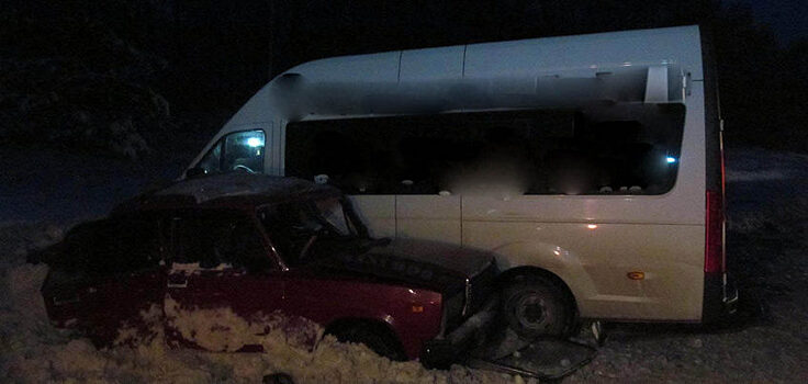 Водитель «семёрки» погиб в столкновении с микроавтобусом в Удмуртии