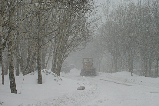 Из-за непогоды на Камчатке жилые дома лишаются окон