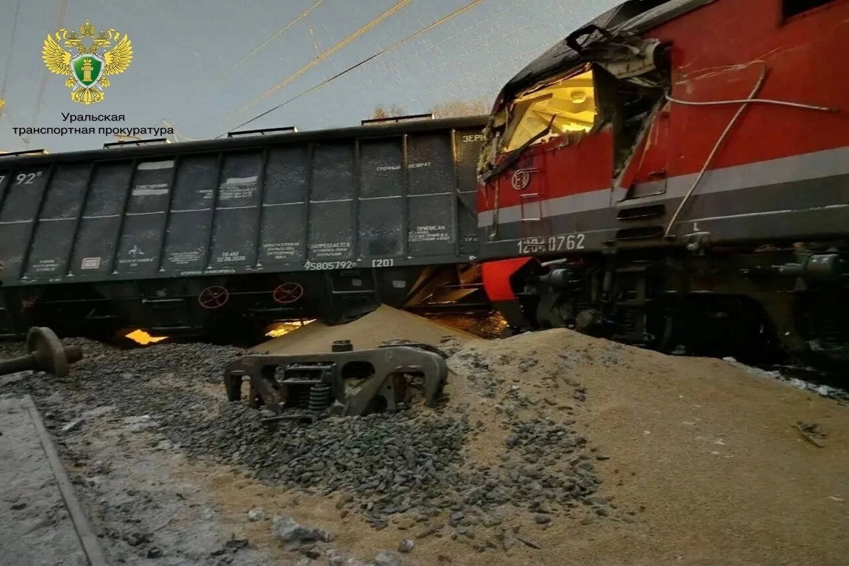 На перегоне Ферма — Бахаревка сошли с рельсов восемь вагонов грузового состава