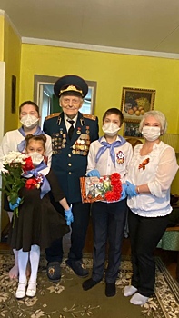 Тимуровцы поздравили курских ветеранов