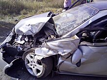 В Хотынце КАМАЗ на повороте «взял на таран» Nissan Primera