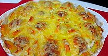 Запеканка «Ромашка»: картофель с мясными шариками под сметаной и сыром в духовке