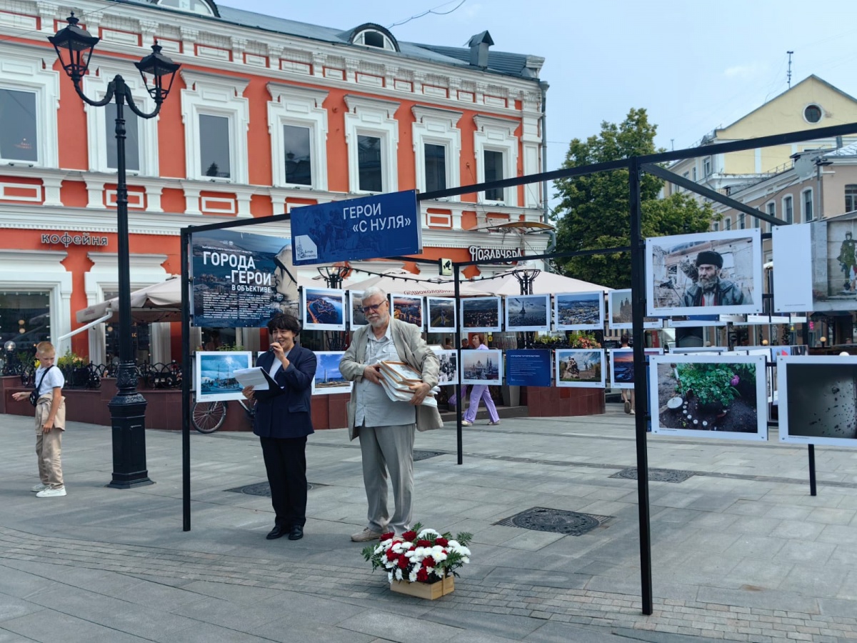Фотовыставка «Герои „с нуля“ открылась на Большой Покровской в Нижнем Новгороде