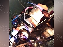 Смяло кабину: грузовик и легковой автомобиль столкнулись в Кузбассе