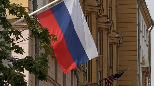 В Госдепе объяснили исчезновение российских флагов