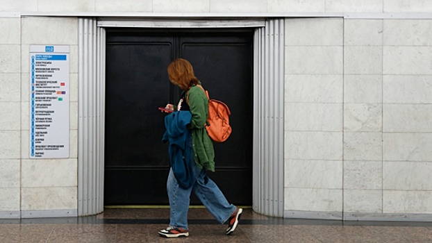 В метро Петербурга объяснили требования включать гаджеты на входе