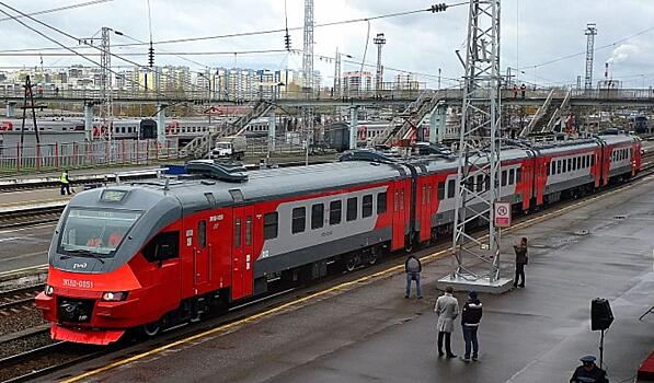 Новый пригородный электропоезд впервые за 10 лет запустили в Кировской области