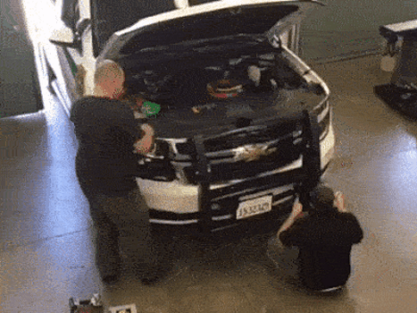 Видео: Как из обычного Chevrolet Tahoe сделать полицейского «зверя»