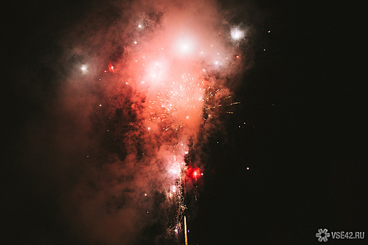 Неизвестные запустили фейерверк в толпу во время фестиваля в Красноярске
