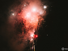 Неизвестные запустили фейерверк в толпу во время фестиваля в Красноярске