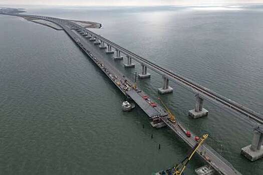 Крымский мост закроют для автотранспорта во вторник на 12 часов из-за ремонтных работ