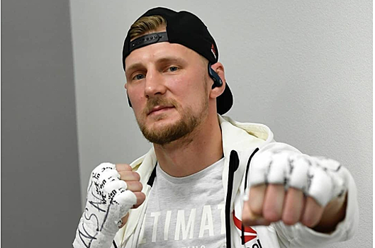 Боец UFC Волков показал новую татуировку во всю спину